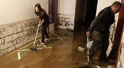 Εικόνες καταστροφής μετά από την καταιγίδα στην Αττική: Σπίτια γεμάτα λασπόνερα, δρόμοι «λίμνες»