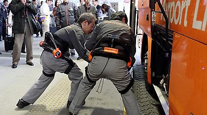 Ρομποτικός μηχανισμός κάνει «υπερανθρώπους» τους αχθοφόρους στην Ιαπωνία