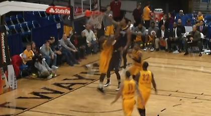 ΤΡΟΜΕΡΟ κάρφωμα στο NBDL (video)