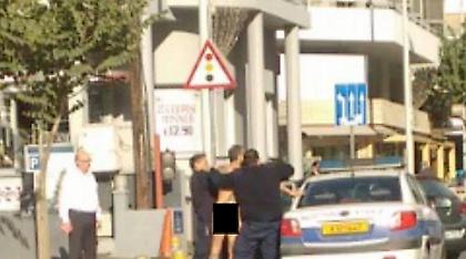 Φωτογραφία: Άντρας βγήκε γυμνός και δάγκωσε αστυνομικούς στην Λευκωσία