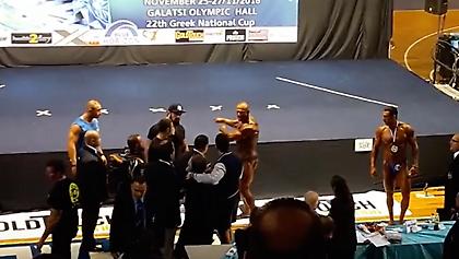 Έξαλλος μποντιμπιλντεράς από τη Ρόδο, «πλάκωσε» κριτή γιατί βγήκε δεύτερος (video)