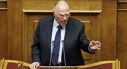 Ο Β. Λεβέντης ζητά από τον Γ. Καρρά να παραδώσει την έδρα του