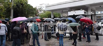 Οι εργαζόμενοι του Mega διαδηλώνουν έξω από τη ΜΟΤΟΡ ΟΙΛ διεκδικώντας τα δεδουλευμένα 7 μηνών (pics)