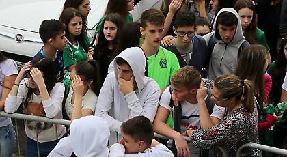 Εκατοντάδες κόσμου θρηνούν στο γήπεδο της Σαπεκοένσε (pics/video)