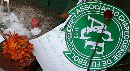 Τιμή στα θύματα της Σαπεκοένσε την προγραμματισμένη ώρα του τελικού