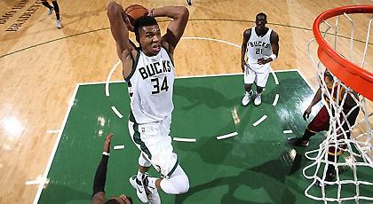 Στην κορυφή του Top-10 ο ασταμάτητος Αντετοκούνμπο (video)