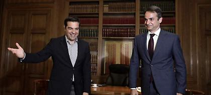 Public Issue: Βυθίστηκε η δημοτικότητα Τσίπρα -Καταλληλότερος ο Μητσοτάκης