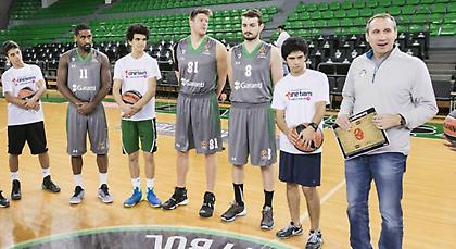 Το κάλεσμα των παικτών της Νταρουσάφακα για το ματς με τον Ολυμπιακό (video)