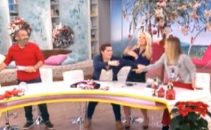 Η Ηλιάκη έκανε ντου στο πλατό και… επιτέθηκε στη Ζαρίφη- Ούρλιαζε η Μενεγάκη on air