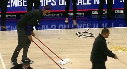 Απίστευτο: Αναβολή στο Σίξερς-Κινγκς λόγω βρεγμένου παρκέ