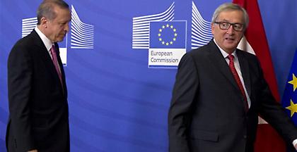 Γιούνκερ: Ο Ερντογάν θα είναι υπεύθυνος για την άρνηση απελευθέρωσης της βίζας