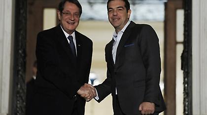 Τηλεφωνική επικοινωνία Τσίπρα με Αναστασιάδη - Στην Αθήνα για διαβουλεύσεις ο Κύπριος πρόεδρος