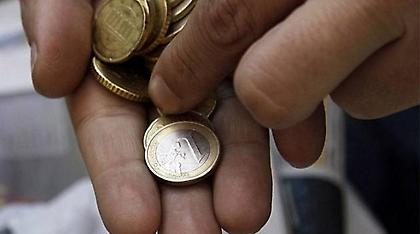 Οι Έλληνες προτιμούν να πληρώνουν με κέρματα μετά τα capital controls