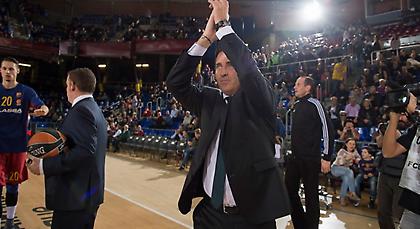 Βραβεύτηκε και αποθεώθηκε ο Πασκουάλ από την Μπαρτσελόνα (video)