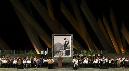 Ο όρκος του Ραούλ Κάστρο μπροστά στο λείψανο του Φιντέλ