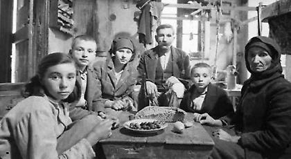 Στην «χόβολη»: 20 φωτογραφίες της παλιάς Ελλάδας!