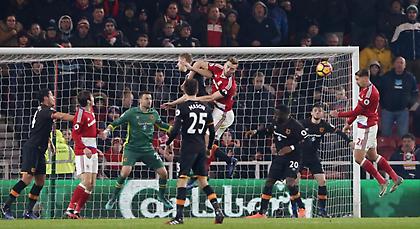 Την άφησε στο… Χαλ-ι της!