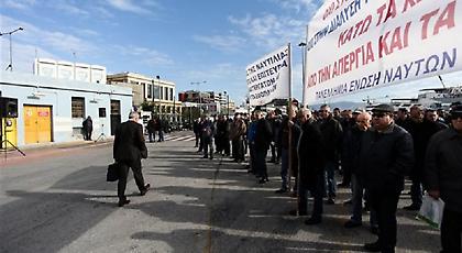 Συνεχίζει την απεργία η ΠΝΟ - Αναχωρούν αεροπορικώς από την Κρήτη οι εγκλωβισμένοι μαθητές