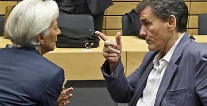 ΔΝΤ: Μείωση του αφορολόγητου και περικοπή συντάξεων για υψηλά πρωτογενή πλεονάσματα