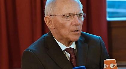 Σόιμπλε: «Ο Τσακαλώτος μου είπε ότι αισθάνεται σαν να βρίσκεται μεταξύ δύο ελεφάντων»