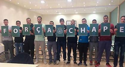 Οι σπουδαστές του Κέντρου Αθλητικού Ρεπορτάζ αποτίουν φόρο τιμής στη Σαπεκοένσε