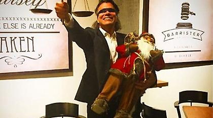 Ο Ψινάκης ως «τυφλή δικαιοσύνη», ευχαριστεί τον Άγιο Βασίλη: Λαμόγια, πάρτε τον π...!