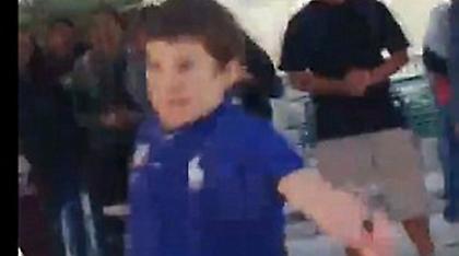 Βίντεο-σοκ: 14χρονος μαθητής απειλεί συμμαθητές με μαχαίρια πριν τον πυροβολήσει αστυνομικός