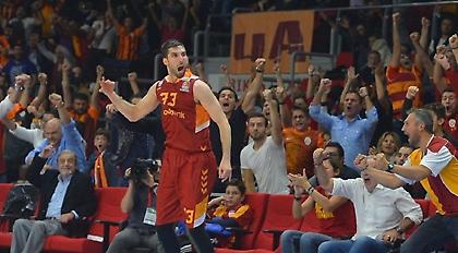 Ντίμπλερ: «Φοβερή η ατμόσφαιρα στο ΟΑΚΑ, αλλά πάμε για τη νίκη»