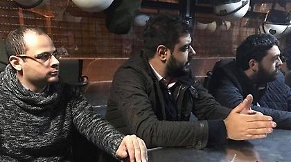 Επίσκεψη της ΟΝΝΕΔ σε λεωφορείο των ΜΑΤ: Η Ελλάδα της Μεταπολίτευσης σας αντιμετώπισε άδικα