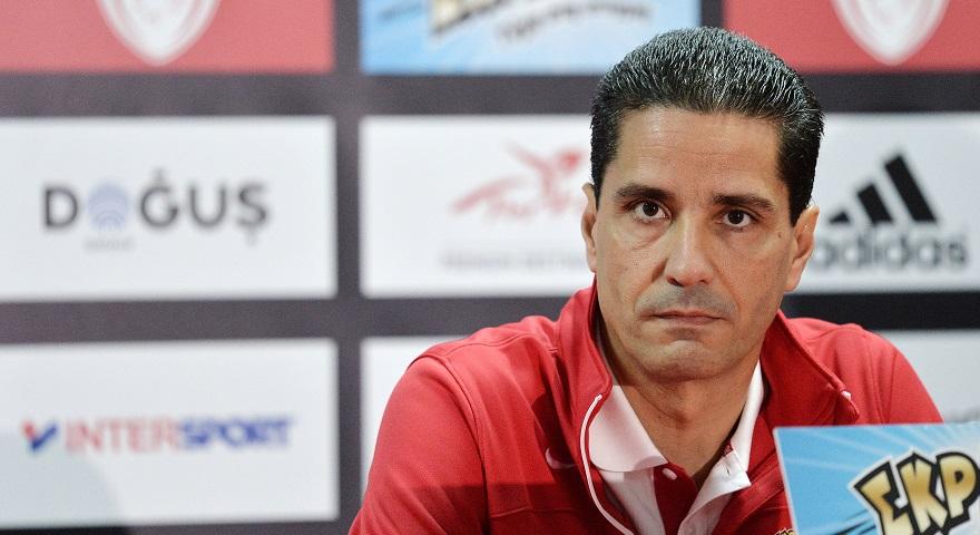 Σφαιρόπουλος: «Δεν ξέρουμε αν θα έχουμε τον Μάντζαρη με Ούνιξ»