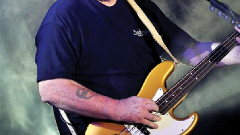 Πέθανε γνωστός τραγουδιστής – Έχασε τη μάχη με τον καρκίνο