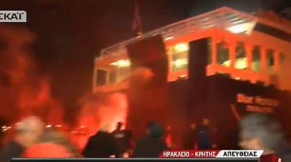 Πεδίο μάχης το λιμάνι του Ηρακλείου - Αγρότες εναντίον απεργών ναυτικών