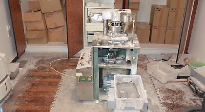 Στα άδυτα του παράνομου εργαστηρίου αναβολικών στη Βάρη