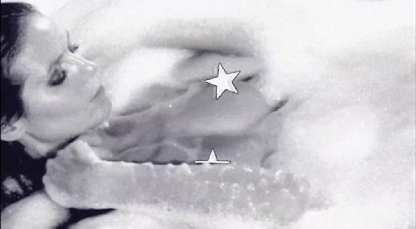 Η Χάιντι Κλουμ ΟΛΟΓΥΜΝΗ στο μπάνιο (video)