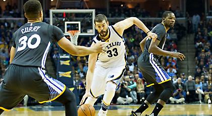 Έπεσε το γέλιο της… «αρκούδας» με τους Γουόριορς!