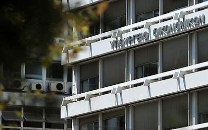 Το ΥΠΟΙΚ διαψεύδει τους φερόμενους διαλόγους Τσακαλώτου στο Eurogroup