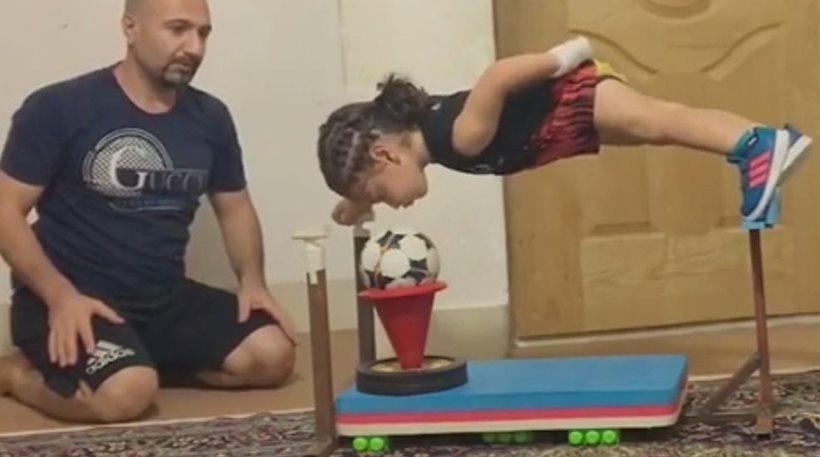 Βίντεο: Είναι 3 ετών και όμως κάνει ακροβατικά που θα ζήλευαν πολλοί