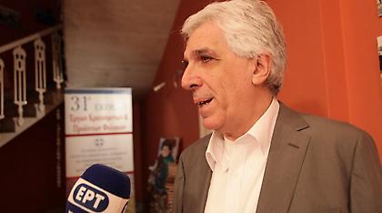 Σάλος από τη δήλωση Παρασκευόπουλου να αποποινικοποιηθεί το κάψιμο της σημαίας