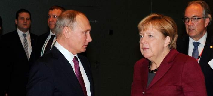 Bild: Ο Πούτιν θέλει να ξεφορτωθεί πάση θυσία τη Μέρκελ
