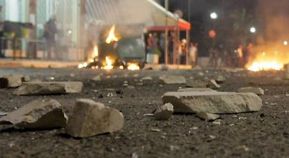 Συμπλοκές και πετροπόλεμος σε εκδήλωση της Χρυσής Αυγής στο Περιστέρι