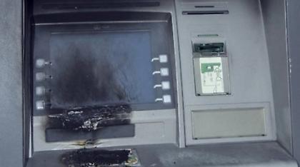 Άγνωστοι πυρπόλησαν ΑΤΜ στη Θεσσαλονίκη