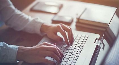 Δουλεύεις όλη μέρα στο γραφείο; Υπάρχουν έξι εύκολοι τρόποι για να χάσεις βάρος