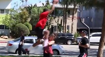 ΕΠΟΣ: Καρφώνουν στον δρόμο… πάνω από ανυποψίαστους περαστικούς! (video)