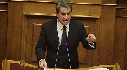 Λοβέρδος: Εκκωφαντική η σιωπή της κυβέρνησης για το θέμα με τα «φρουτάκια»