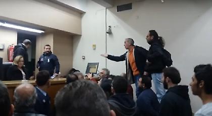 Ένταση στο Ειρηνοδικείο Θεσσαλονίκης για τους πλειστηριασμούς-βίντεο