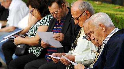 Έρχεται «ψαλίδι» έως 18% στις συντάξεις μέσω της κατάργησης επιδομάτων