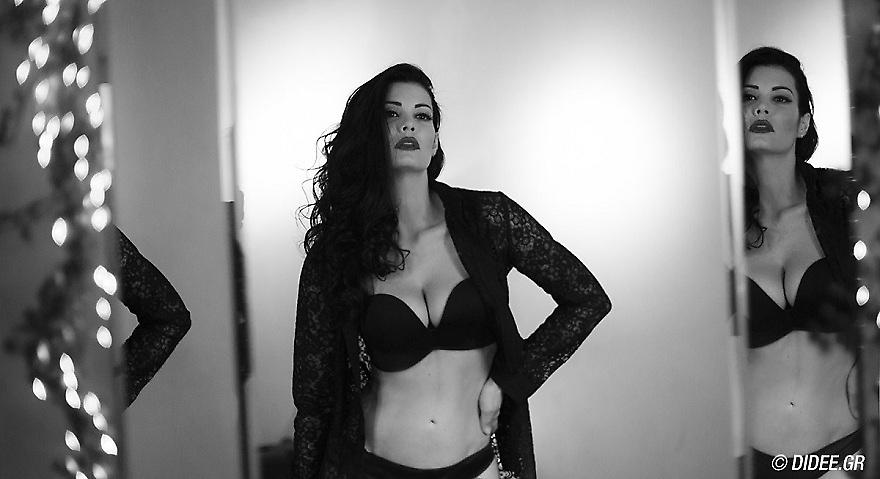 Η Μαρία Κορινθίου στην πιο σέξι φωτογράφηση της ζωής της!