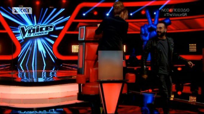 The Voice: «Φωτιά» η Έλενα Παπαρίζου με το καυτό σορτσάκι της!