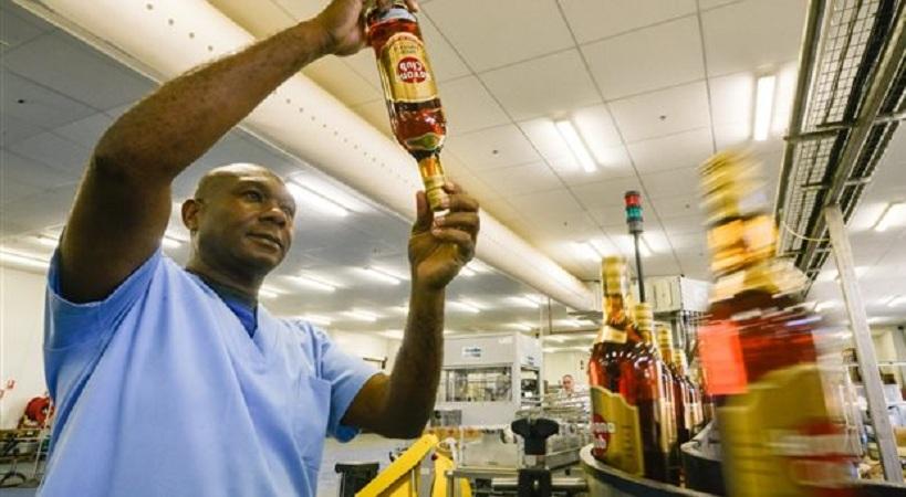 Η Κούβα θέλει να αποπληρώσει χρέος 270 εκατ. δολαρίων με ρούμι & χάπια