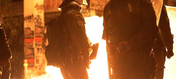 Νέα επίθεση με μολότοφ - Στην πλατεία Κάνιγγος